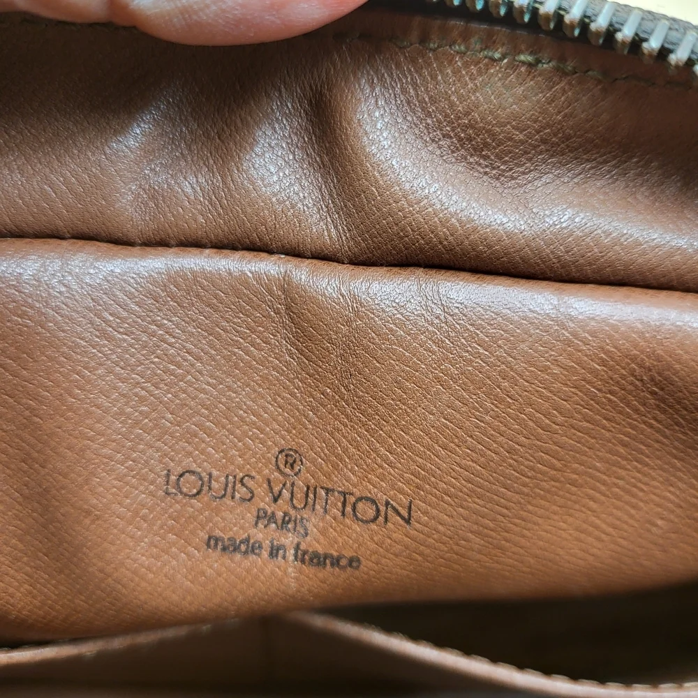 LOUIS VUITTON Compaigne 28 Monogram Leather Clutch..Authentic.. - Picture 7 of 16